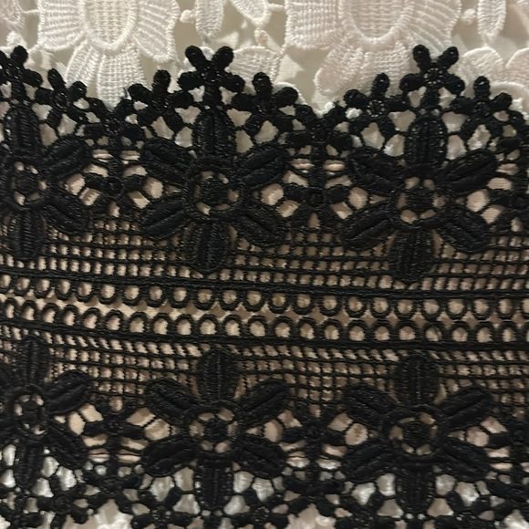 Anthropologie Shani White Lace Dress W/ Black Lace Accents Size - 6 - Picture 6 of 10